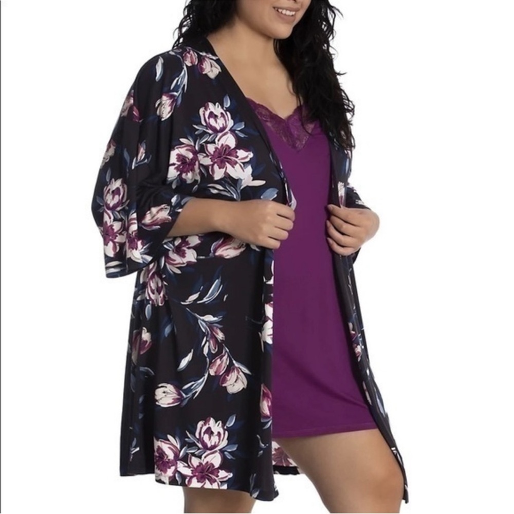 Lilac + London Floral Wrap Robe with belt & Purple nightgown set Sz 1X